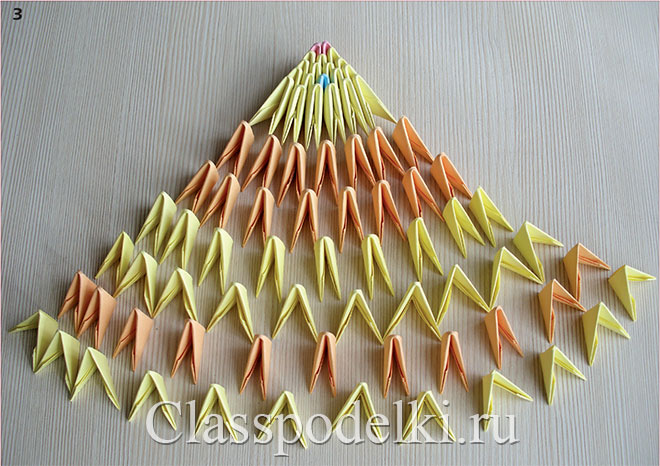 Фото мастер-класса по изготовлению «золотой» рыбки из бумаги в технике оригами.