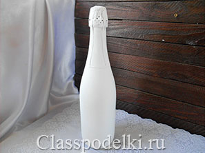 Фото мастер-класса по декорированию бутылки шампанского для свадьбы.