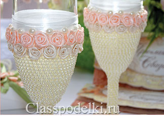 Фото мастер-класса по декорированию свадебных бокалов и свечи.