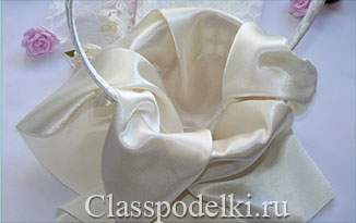 Фото мастер-класса по декорированию свадебной корзины для лепестков роз.