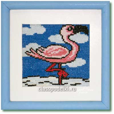 Вышитый крестиком фламинго.